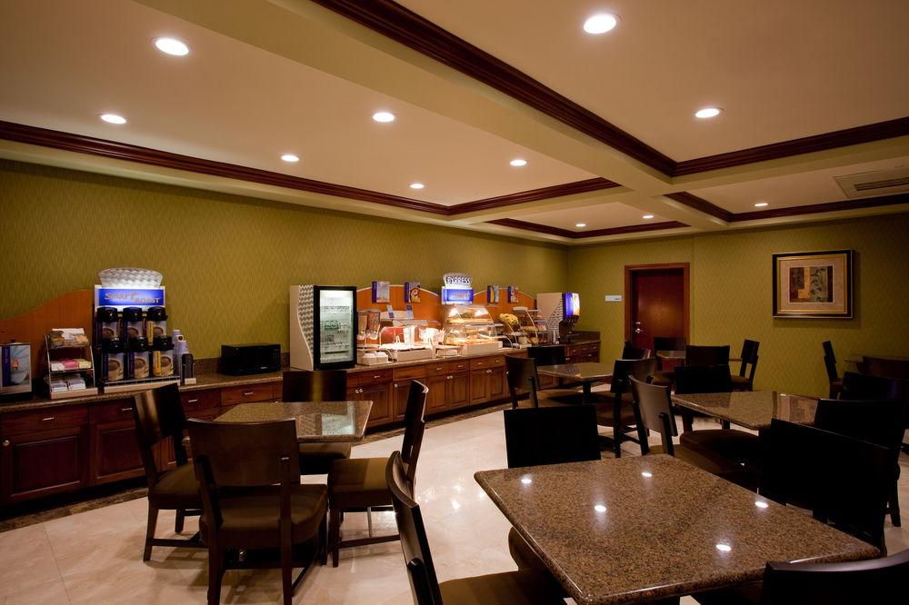 Express & Woodland Hills By Ihg Hotel Los Ángeles