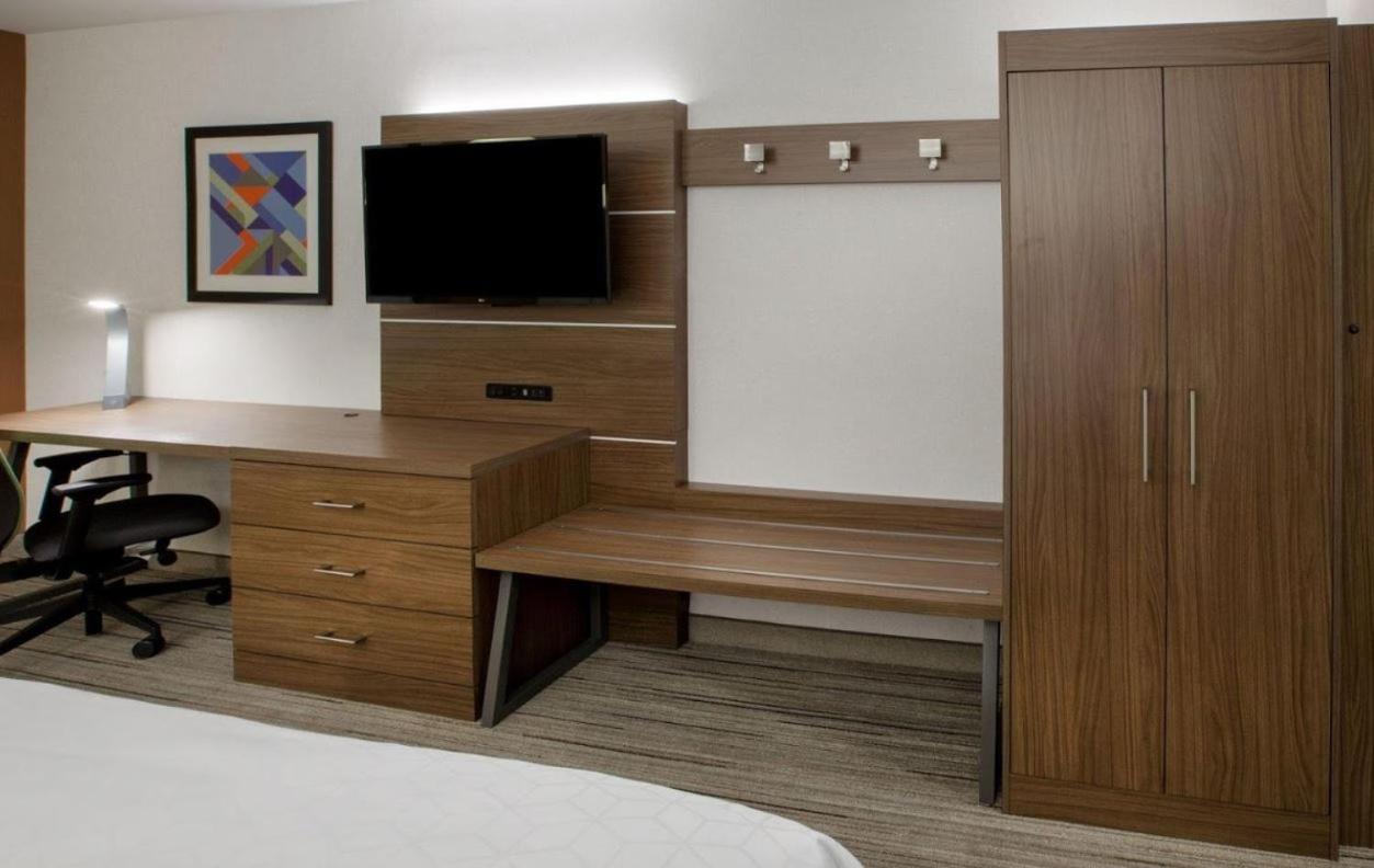 Express & Woodland Hills By Ihg 3* Los Ángeles