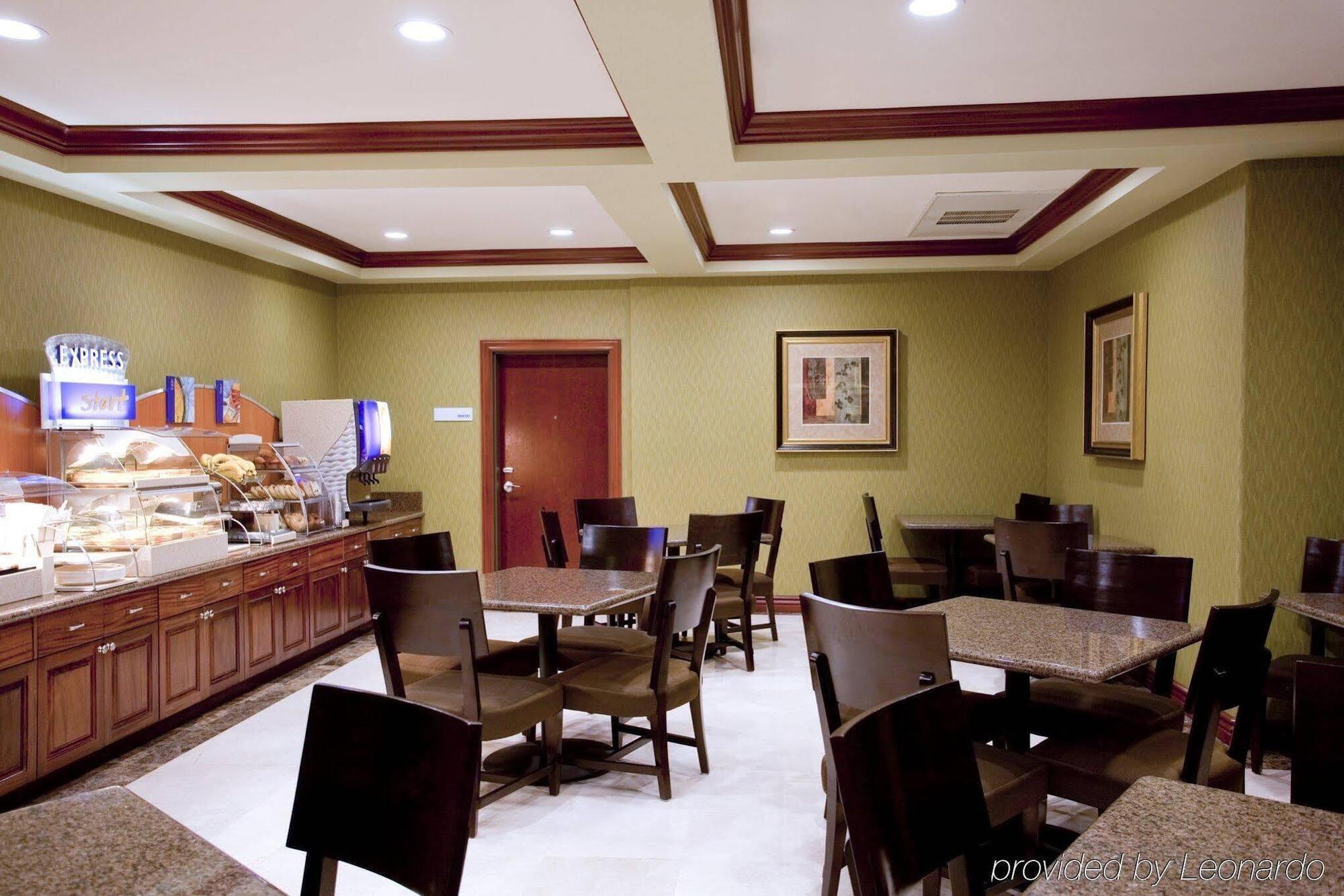 Hotel Express & Woodland Hills By Ihg Los Ángeles